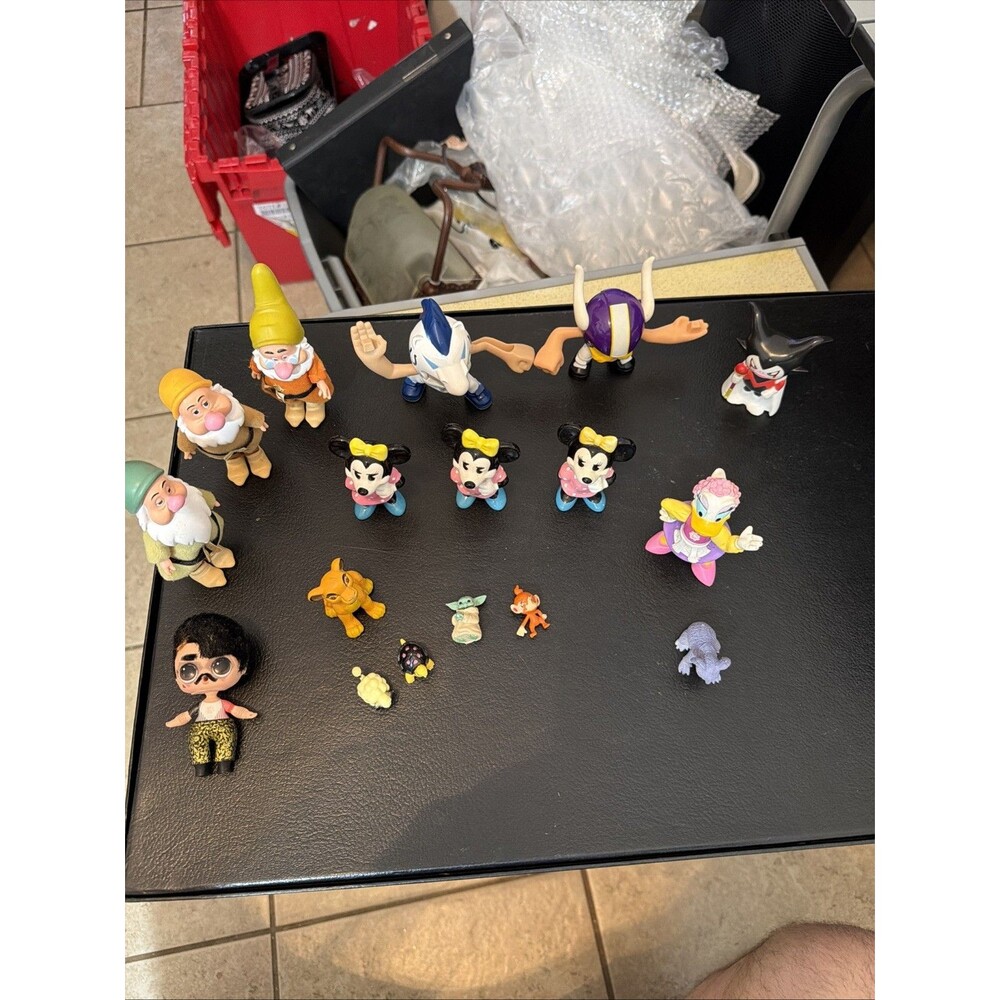 Lot Of 17 Figures Disney Football Misc..